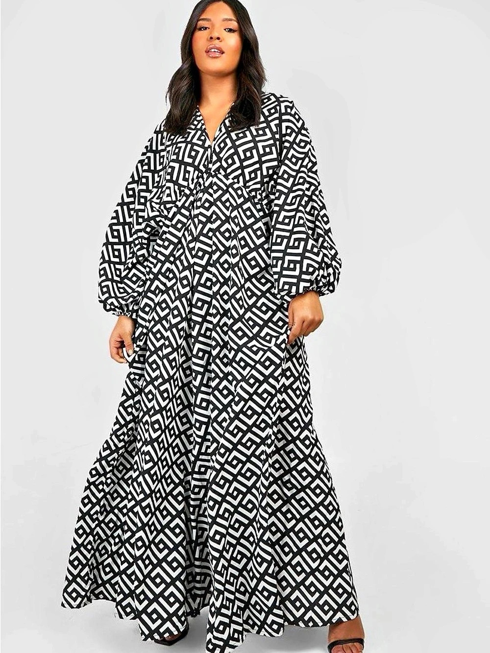 Boohoo Plus Geo Plunge Maxi Dress Black & White